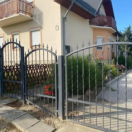 Csalogany Vendeghaz Apartmán